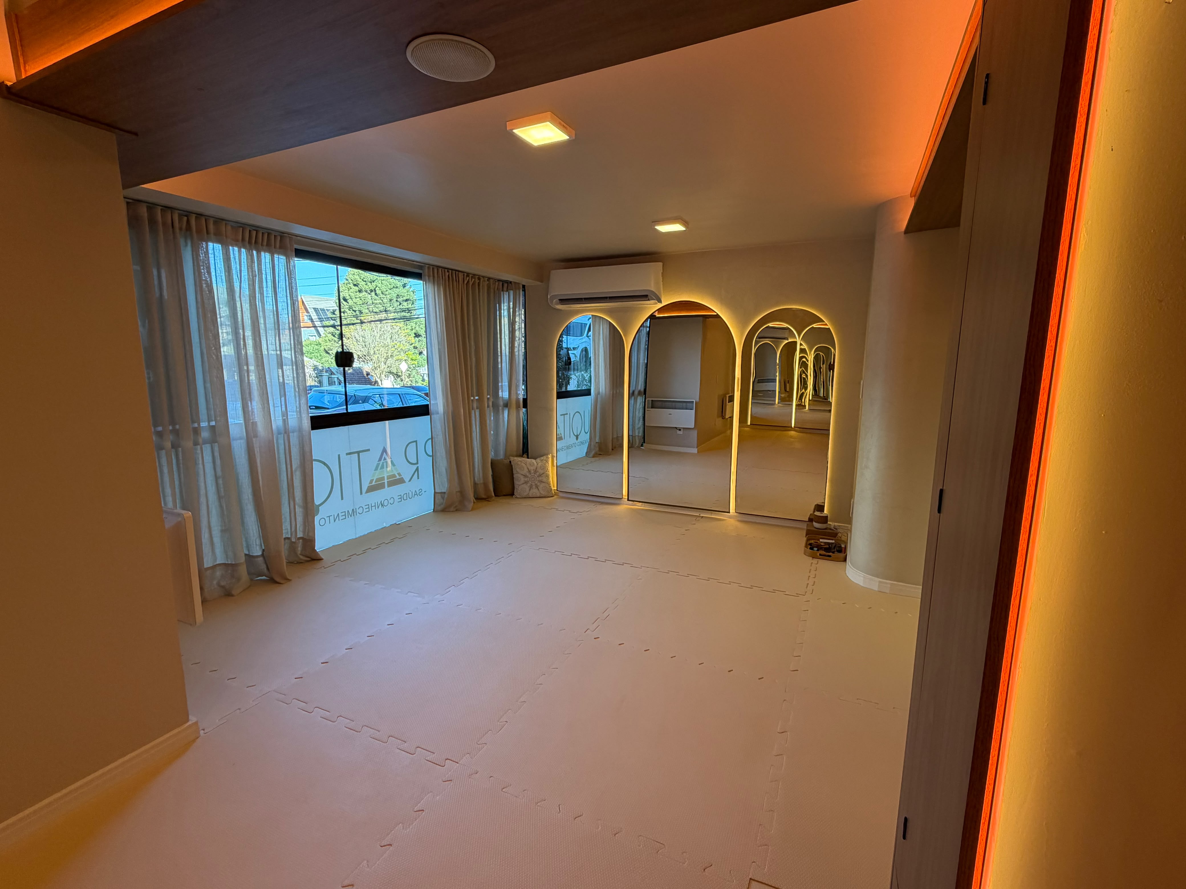 Sala atual preparada para Hot Yoga na Pratique em Gramado